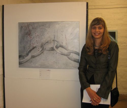 Ich vor einem meiner Gemälde bei einer Ausstellung in Dessau 2009.